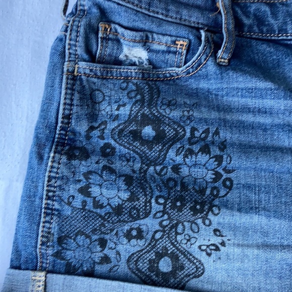 Hollister Ripped Boyfriend Jean Shorts - Picture 5 of 6